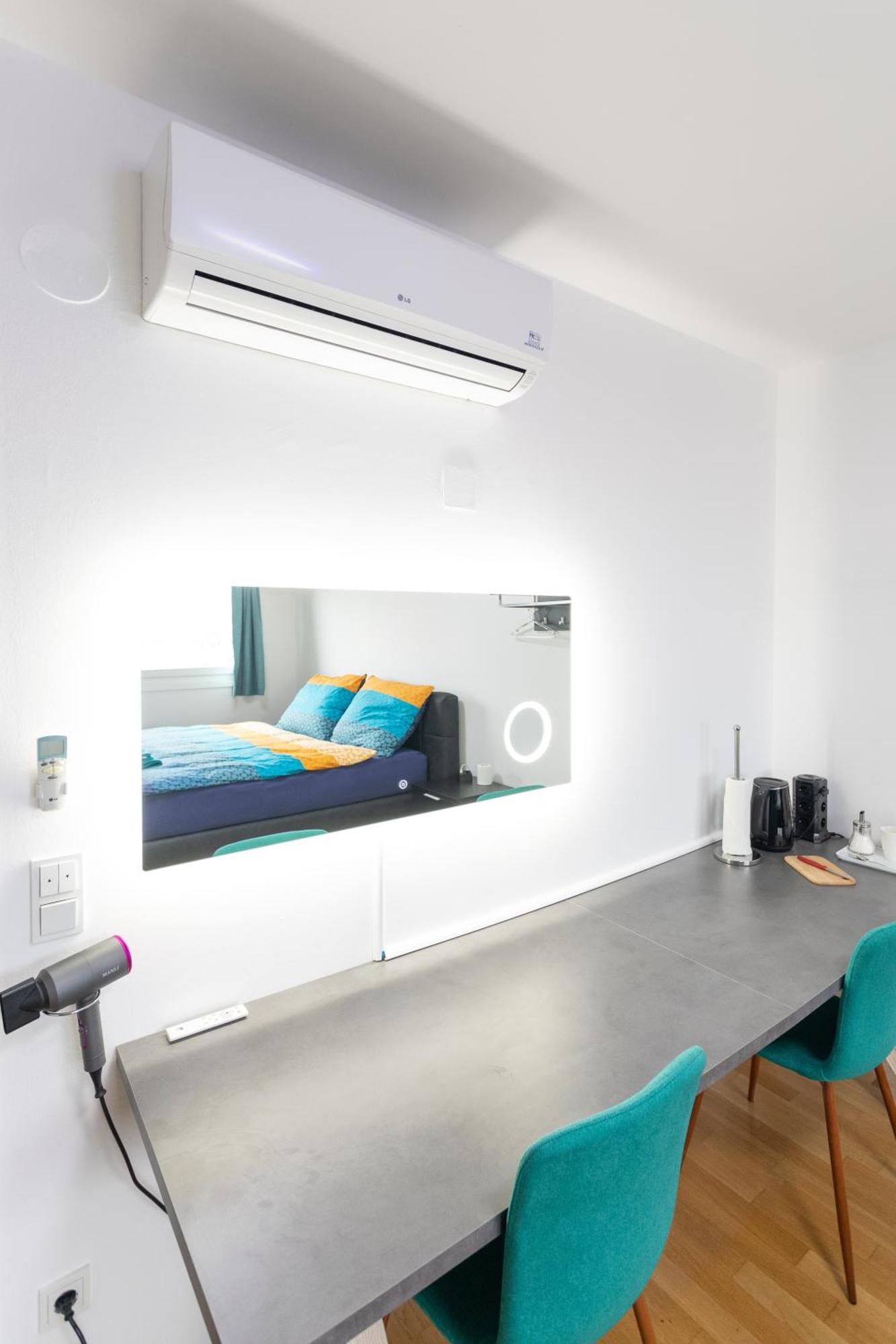 Private Room With Ac- Microwave, Personal Fridge & Metro Access - 7 Min To Center Wien Exterior foto