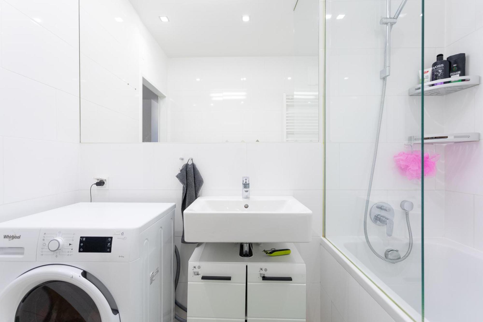 Private Room With Ac- Microwave, Personal Fridge & Metro Access - 7 Min To Center Wien Exterior foto