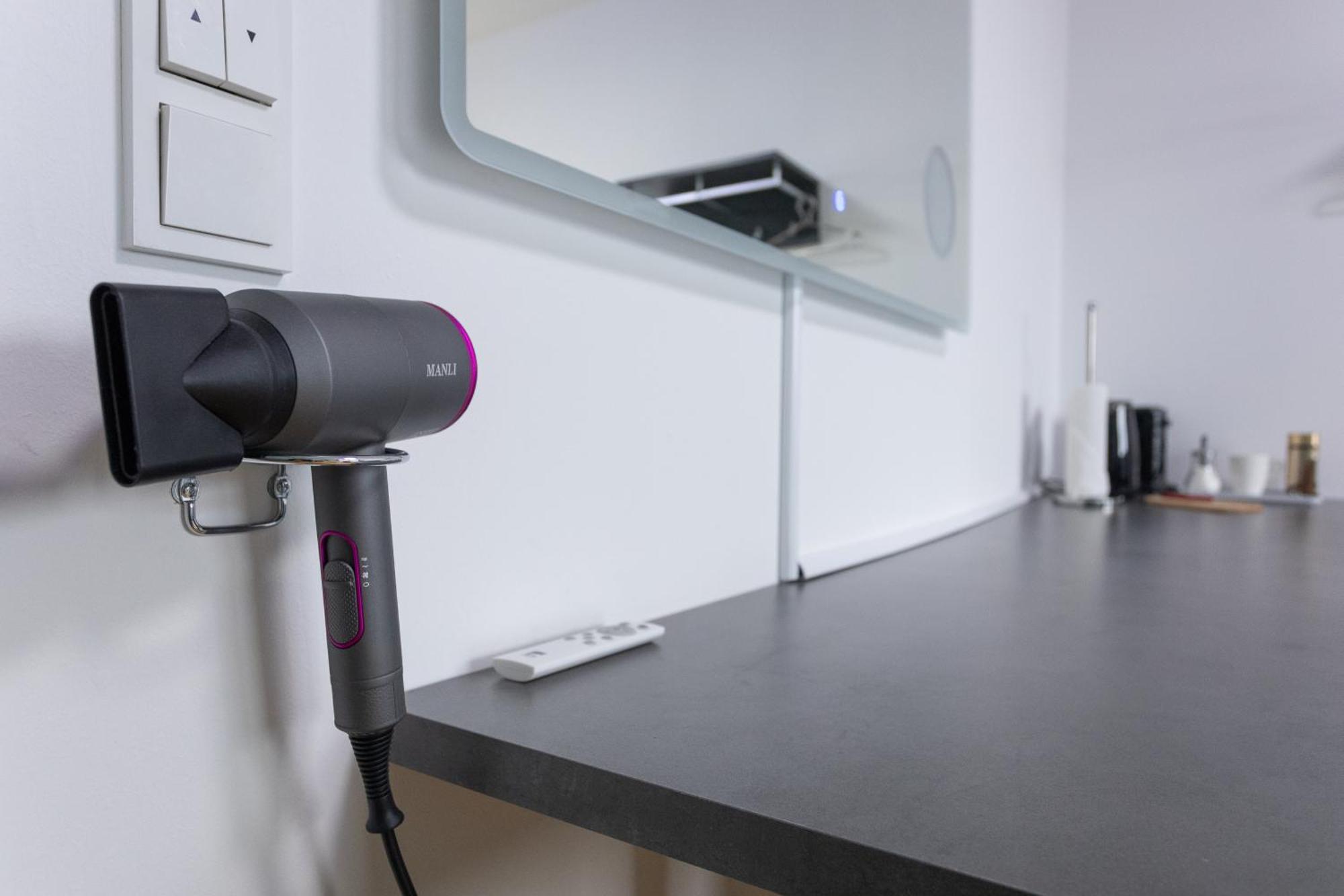 Private Room With Ac- Microwave, Personal Fridge & Metro Access - 7 Min To Center Wien Exterior foto
