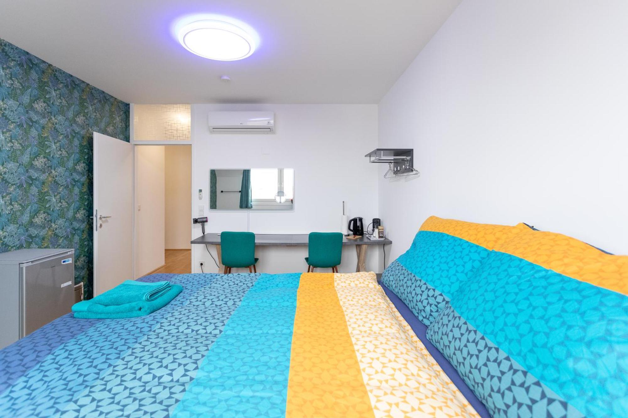 Private Room With Ac- Microwave, Personal Fridge & Metro Access - 7 Min To Center Wien Exterior foto
