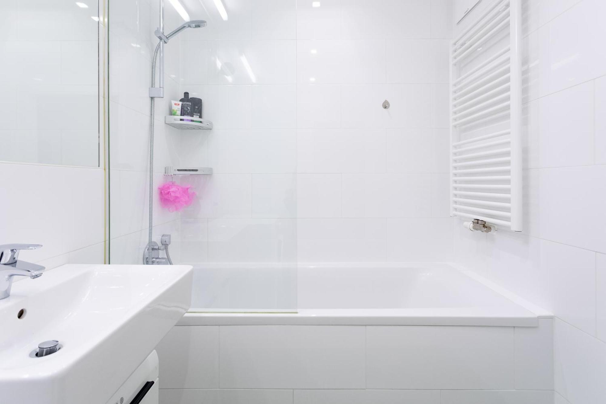 Private Room With Ac- Microwave, Personal Fridge & Metro Access - 7 Min To Center Wien Exterior foto