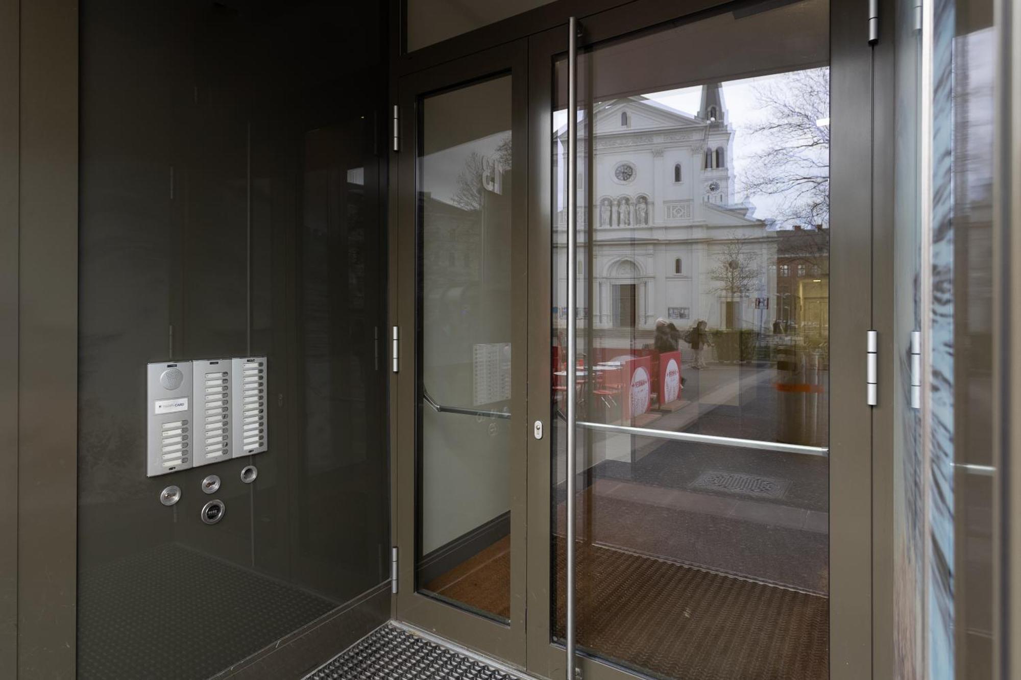 Private Room With Ac- Microwave, Personal Fridge & Metro Access - 7 Min To Center Wien Exterior foto
